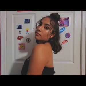 Meet your Posher, Apolonia